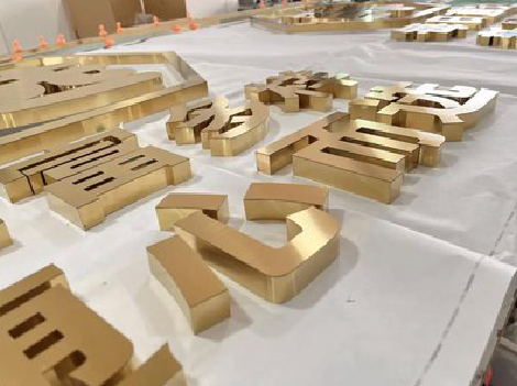 洪雅拉丝不锈钢字的特点。