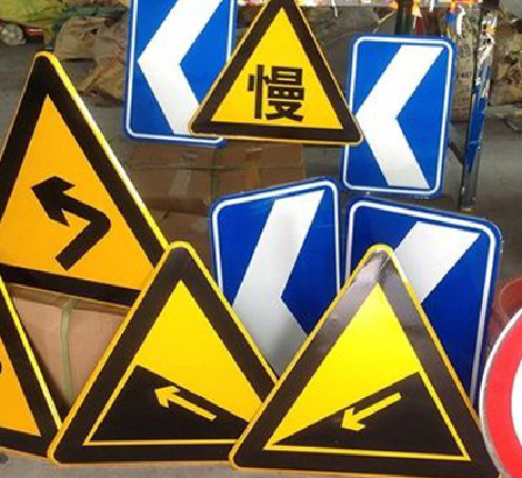 洪雅标识标牌中颜色的确定是很重要的。